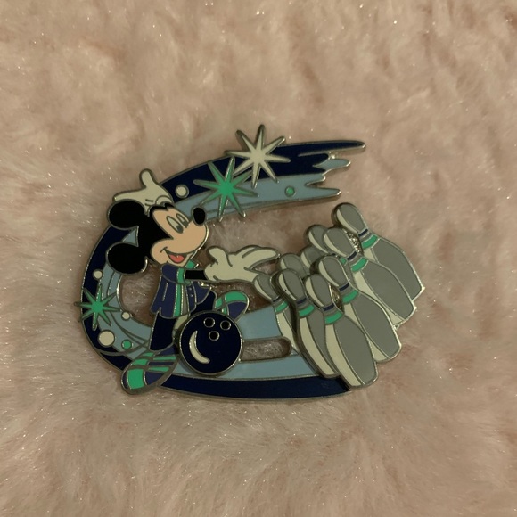 Minnie bowling pin - Picture 1 of 2